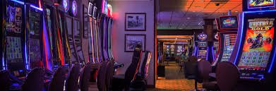 dealer profesional elang138 dalam studio multi-kamera blackjack langsung